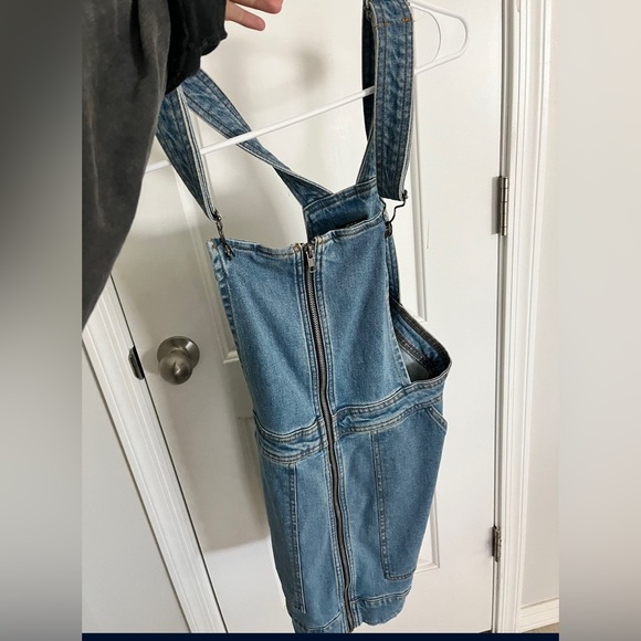 Color blue - Picture 2 of 2